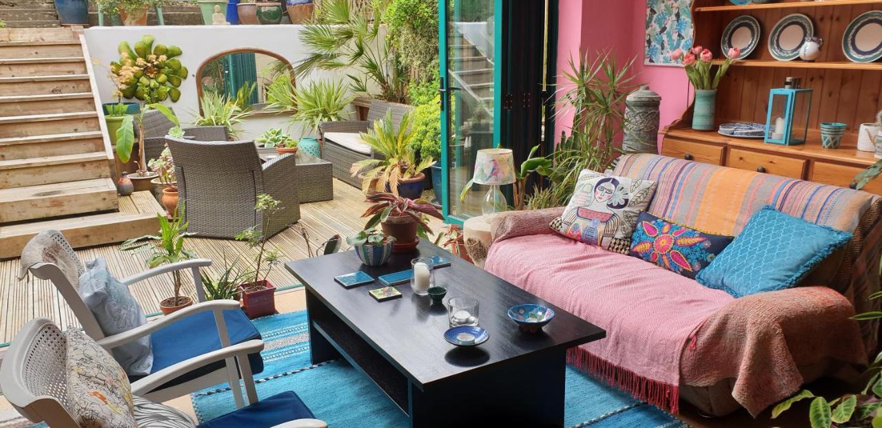 Colourful, Cosy City Home Bath Exterior photo
