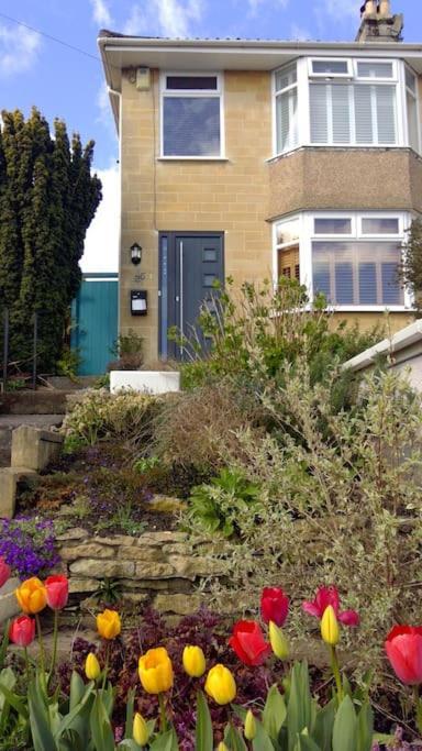 Colourful, Cosy City Home Bath Exterior photo